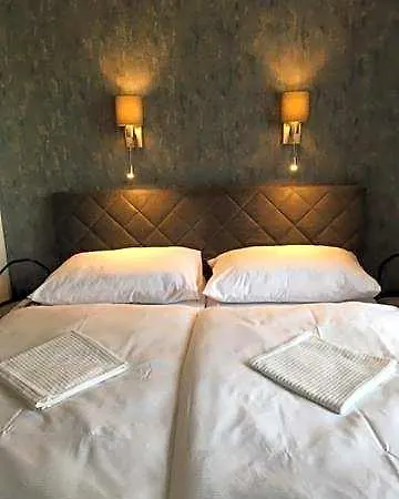 Hotel Trim